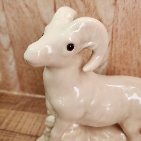 Canadiana Pottery - Beige Ram Part of The Collectables (#317) - Picture 7 of 11